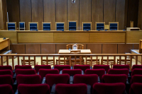 Θωράκιση των θυμάτων ενδοοικογενειακής βίας στον Νέο Ποινικό Κώδικα: Tι αλλάζει για τα ασφαλιστικά μέτρα