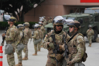 Ο Ντόναλντ Τραμπ φλερτάρει με τον νόμο περί Εξέγερσης και «κατεβάζει» πεζοναύτες στο Λος Άντζελες