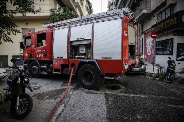 Φωτιά σε κτίριο στην Λιοσίων - Απεγκλωβίστηκαν τέσσερα άτομα