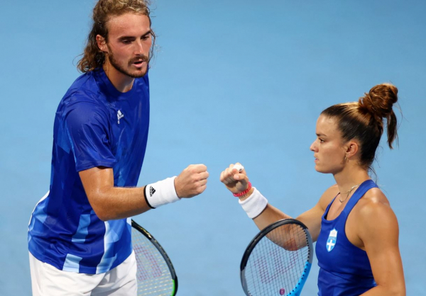 Άνετη πρόκριση για Σάκκαρη και Τσιτσιπά, η συνύπαρξη τους μέσα στο γήπεδο (βίντεο)