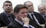 Πυρά κατά του Βαρβιτσιώτη από τρεις βουλευτές του ΣΥΡΙΖΑ για το προσφυγικό