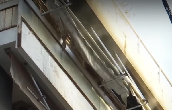 Πειραιάς: Φωτιά σε διαμέρισμα στη Φρεαττύδα - Σώθηκαν την τελευταία στιγμή μητέρα και γιος