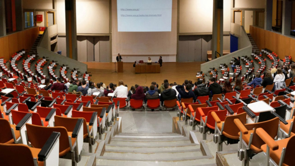 Διαγραφές «αιώνιων φοιτητών»: Η Φιλοσοφική ΕΚΠΑ διαψεύδει τις καταγγελίες για λάθη