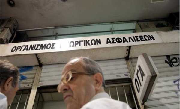 Αγρότες απέκλεισαν τα γραφεία του ΟΓΑ και του ΕΛΓΑ Πελοποννήσου