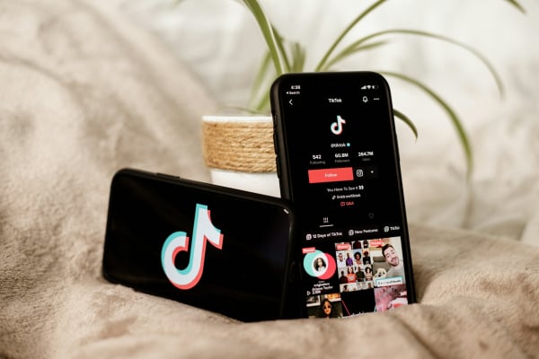 Skinnytok: Η viral τάση στο TikTok «παγίδα» για νευρική ανορεξία