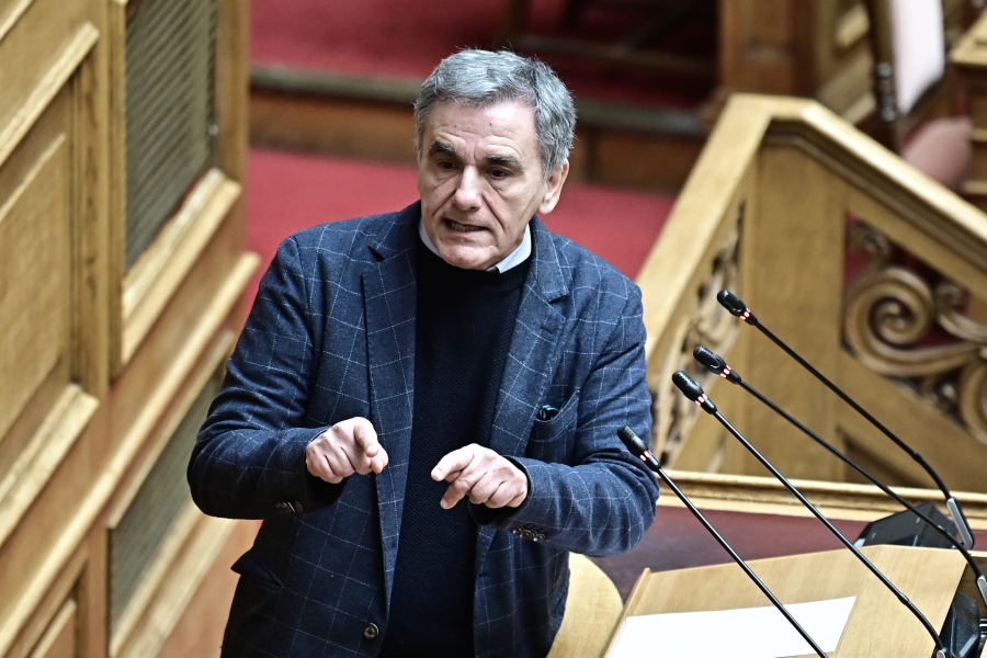 Τσακαλώτος για κατώτατο μισθό: «Η κυβέρνηση ακολουθεί γραμμή ΔΝΤ για αύξηση της επιβάρυνσης στα χαμηλά εισοδήματα»