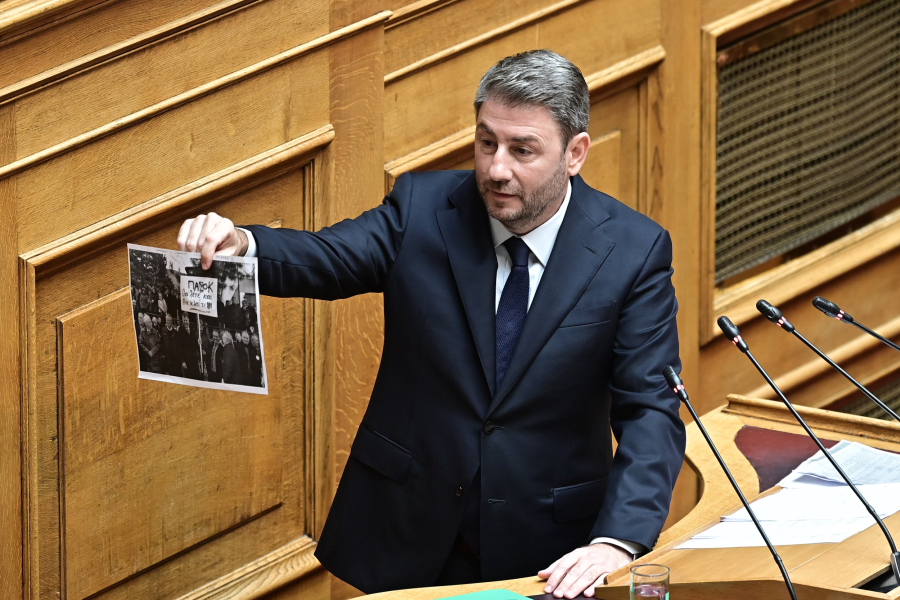 «Πόλεμος» στη Βουλή για τον ΟΠΕΚΕΠΕ: Το «κουτσαβάκι του αεροδρομίου», οι «τσάμπα μάγκες» και ο «Νικολιός του Μαρίνου»