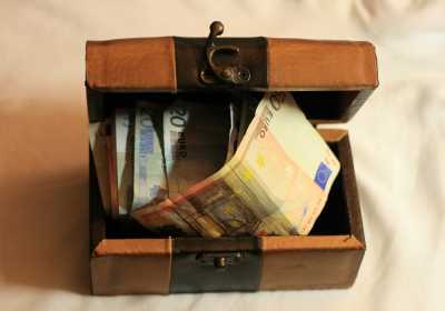 Υπερέσοδα 700 εκατ. ευρώ το α’ πεντάμηνο από τις εισπράξεις φόρων!