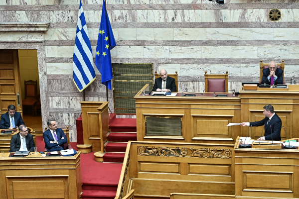 Μετωπική Μητσοτάκη - Ανδρουλάκη στη Βουλή