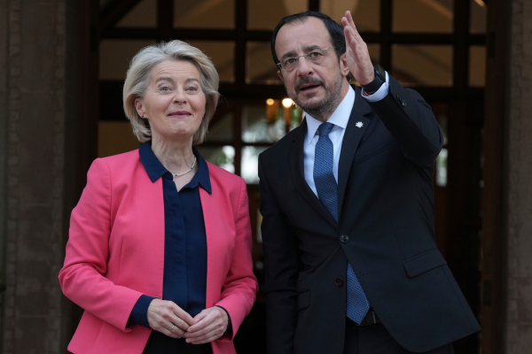 Ούρσουλα φον ντερ Λάιεν: Προτεραιότητα η επανένωση της Κύπρου