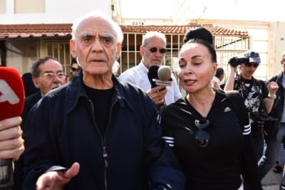 Ρίχνουν μαύρη πέτρα στην Ελλάδα Βίκυ Σταμάτη και γιος - Η δελεαστική πρόταση του Netflix για τη ζωή του Άκη