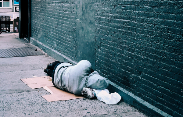 Ηνωμένο Βασίλειο: 250.000 εργαζόμενοι ενδέχεται να χάσουν τη δουλειά τους έως τα μέσα του 2027