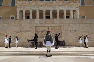 Άγνωστος Στρατιώτης: Πέρασε η τροπολογία με 159 «ναι»