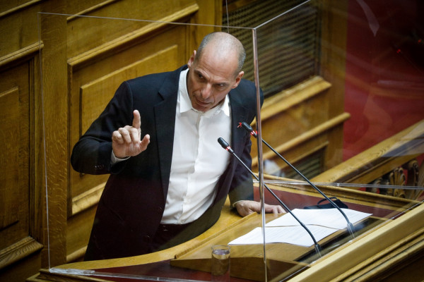 Βαρουφάκης σε Κεραμέως: Δεν έχετε περάσει ούτε απέξω από την Οξφόρδη! (vid)