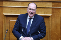 Κολλημένος με τον Δένδια ο Μακάριος