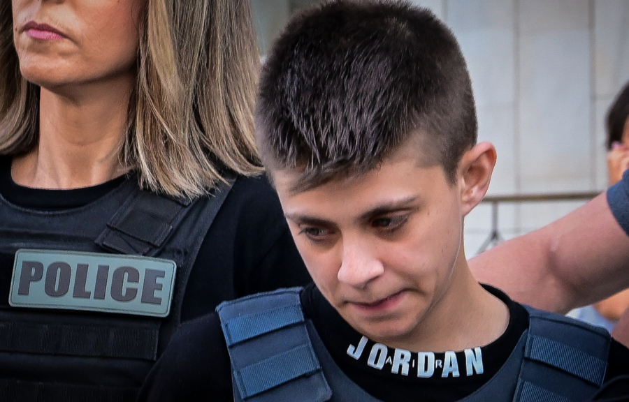 Ειρήνη Μουρτζούκου: Έφτασε στα δικαστήρια στην Πάτρα - «Σίχαμα, κατακάθι» φώναζε το πλήθος (βίντεο)