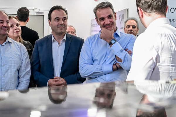 Επίσκεψη Μητσοτάκη στις εγκαταστάσεις της εταιρείας ICEYE