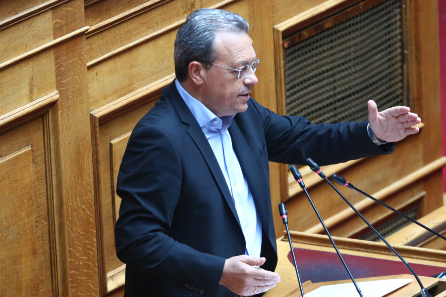 Φάμελλος: Για ποια μέτρα μείωσης της γραφειοκρατίας μιλάει ο πρωθυπουργός, γι’ αυτά υπέρ των &quot;γαλάζιων ακρίδων&quot;;»