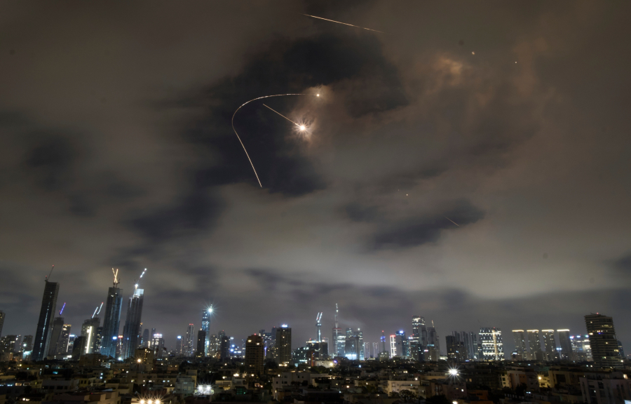 Νέος γύρος σφυροκοπημάτων μεταξύ Ισραήλ και Ιράν στην «σκιά» της διπλωματίας