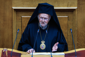 Βαρθολομαίος από Βουλή: Η ειρήνη δεν υπήρξε ποτέ αυτονόητη κατάσταση, αλλά κατάκτηση