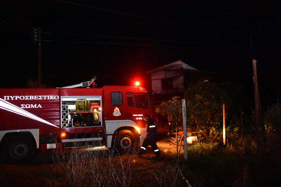 Κορωπί: Η αιτία της φωτιάς στη μονοκατοικία - Σημειώθηκε ισχυρή έκρηξη