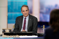 Μητσοτάκης στο Bloomberg: Δύσκολος ο χειμώνας - Μόνο με απαλλαγή από την Ευρώπη η μείωση του ΕΦΚ