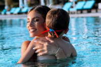 Αθηνά Οικονομάκου: Στη Σικελία με τον Μπρούνο Τσερέλα και τα παιδιά της (Εικόνες)