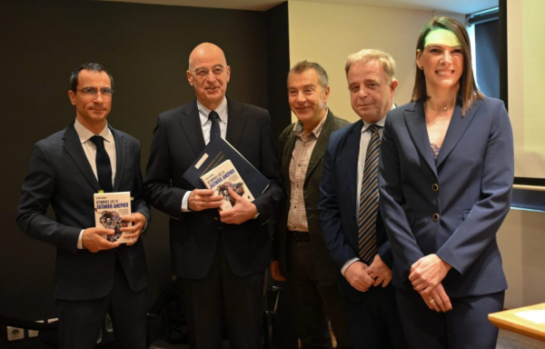 Δένδιας σε παρουσίαση βιβλίου Πιπίνη: Η Ελλάδα είναι πολύ πιο κοντά στη Νότια Αμερική απ’ ό,τι πιστεύουμε