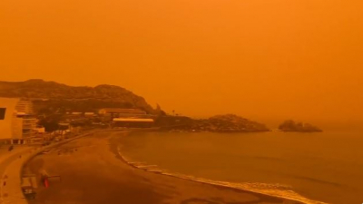 Απίστευτες εικόνες από την Ισπανία: Η καταιγίδα σκόνης που έκανε τον ουρανό πορτοκαλί (βίντεο)