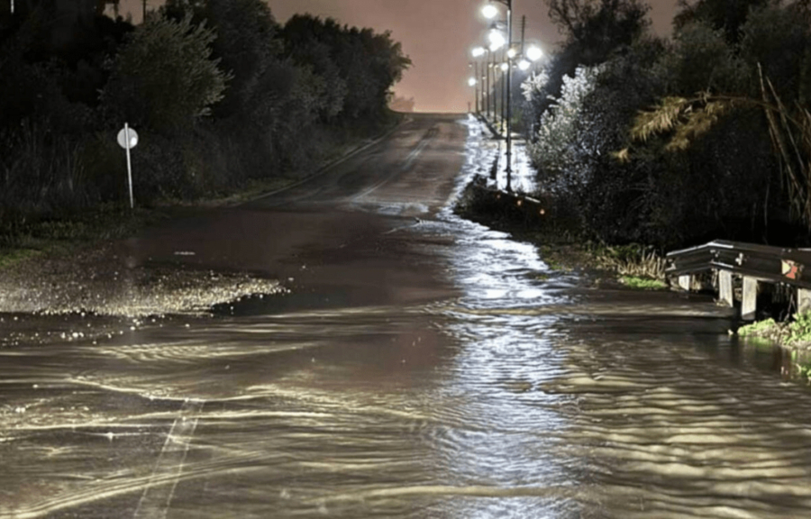 Κακοκαιρία: Σοβαρά προβλήματα σε Αγρίνιο, Πρέβεζα και Κέρκυρα - Εγκλωβίστηκαν άτομα, υπερχείλισαν ρέματα