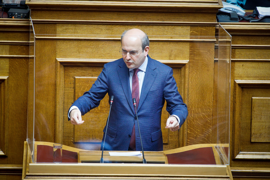 Εργασιακό νομοσχέδιο: Κατατέθηκε στη Βουλή με αλλαγές στις διατάξεις για απεργίες και αποζημίωση απόλυσης