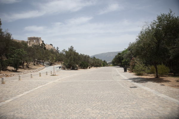 Επενδυτικό κενό, χαμηλή παραγωγικότητα και υψηλό χρέος «πληγές» για την ελληνική οικονομία