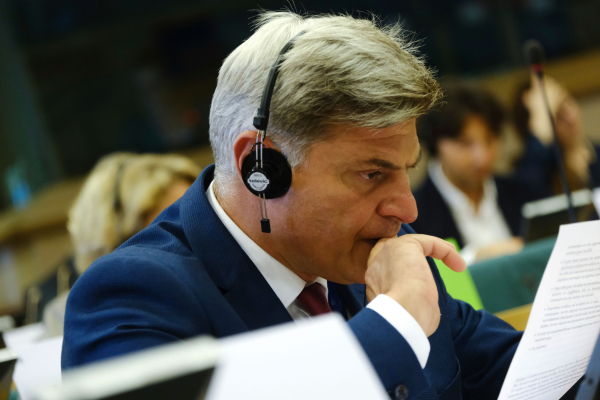 Απάντηση Κομισιόν σε Φαραντούρη: Μη θεμιτοί περιορισμοί αυξάνουν το κόστος ενέργειας για νοικοκυριά και επιχειρήσεις