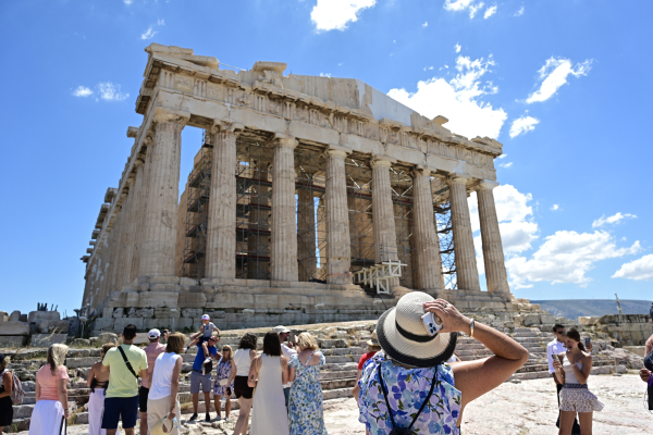 ΕΛΑΣ: Γαλάζιοι «ημέτεροι» ακόμα και στην Ακρόπολη;