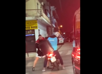 «Έλα Πακιστανέ»: Άγριος ξυλοδαρμός ντελιβερά που του έκανε παρατήρηση - Σοκαριστικό βίντεο