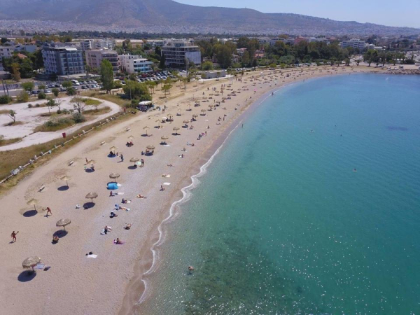 Γλυφάδα: Πτώση αυτοκινήτου με δύο επιβαίνοντες στη θάλασσα