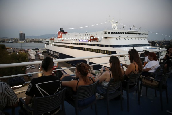 Έκπτωση 50% στα εισιτήρια των αναπληρωτών που υπηρετούν στα νησιά, για το Πάσχα