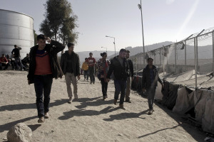 Καταγγελίες - σοκ στο Spiegel: Οι Έλληνες στέλνουν με τα εσώρουχα πρόσφυγες πίσω στην Τουρκία