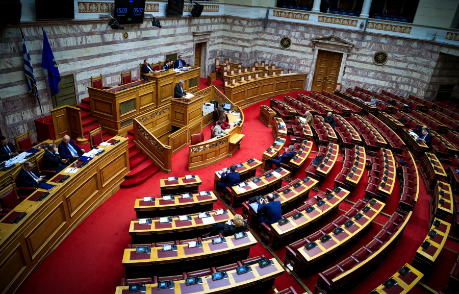 Θερμή εβδομάδα στη Βουλή για τα Τέμπη