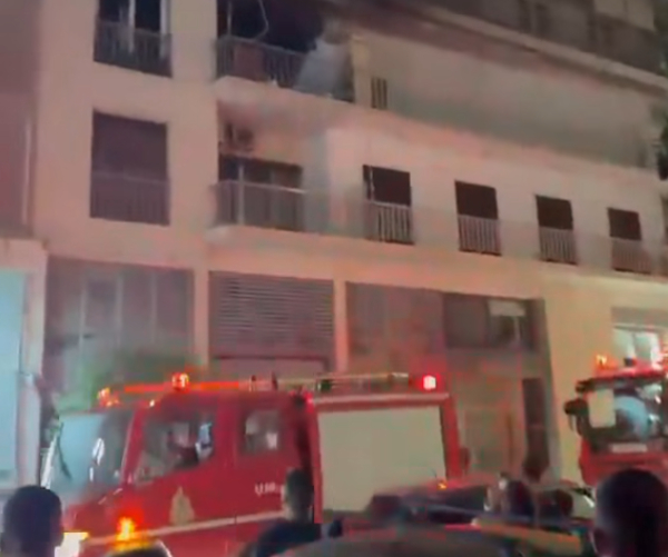 Πειραιάς: Φωτιά σε διαμέρισμα στο Πασαλιμάνι - Απομακρύνθηκαν οι ένοικοι