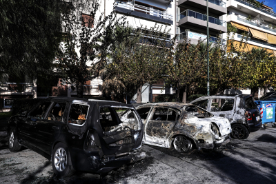 Απίστευτο σερί εμπρηστικών επιθέσεων σε σταθμευμένα ΙΧ σε διάφορες γειτονιές της Αθήνας