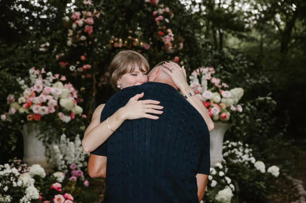 Δεν είναι μόνο το δαχτυλίδι της Τέιλορ Σουίφτ- Πόσο κόστισαν τα λουλούδια για την πρόταση γάμου