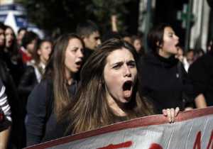 Μαθητική πορεία στη Θεσσαλονίκη ενάντια στην υποβάθμιση του δημόσιου σχολείου