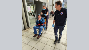 Αδιανόητη επίθεση: Δημοτικός σύμβουλος του Μπέου φόρεσε μάσκα και γρονθοκόπησε συνάδελφό του