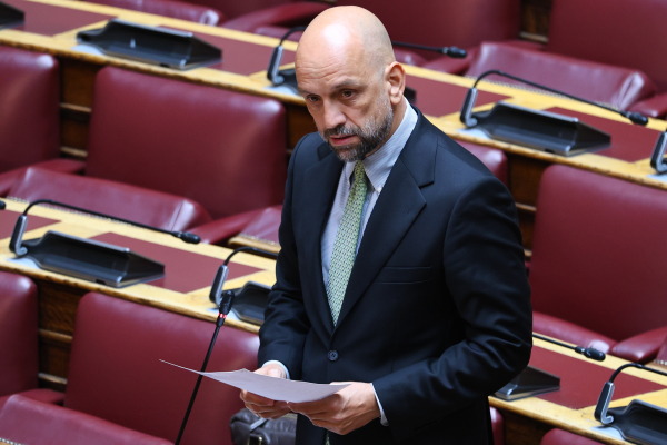 Αινιγματική ανάρτηση του Κώστα Μπάρκα: «Θα κρίνω τα κακά που συνεχίζουν να κάνουν στο κόμμα»