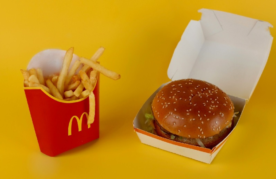 Απογοητευτικά τριμηνιαία έσοδα για τη McDonald's – Πλήγμα από το ξέσπασμα του E. Coli στις ΗΠΑ