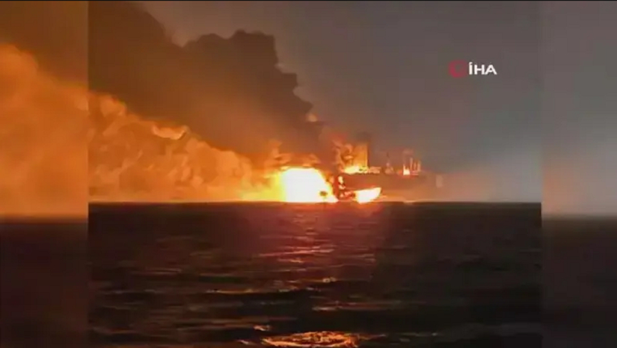 Εκρήξεις σε δύο τάνκερ ανοιχτά της Τουρκίας - Στον σκιώδη στόλο της Ρωσίας