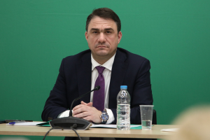 Τσουκαλάς: Στο ζήτημα του ιδιωτικού χρέους δεν μπορείς να είσαι και με τον αστυφύλακα και με τον χωροφύλακα
