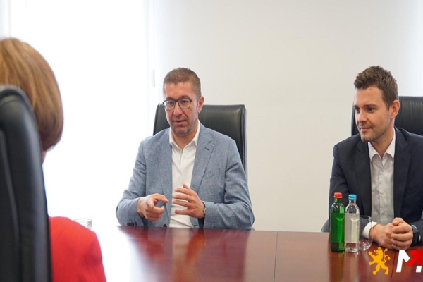 Χρίστιαν Μιτσόσκι: Επιμένει στο «Μακεδονία», σε συναντήσεις του με πρεσβευτές