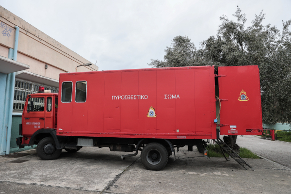 Ατύχημα στη Σκιάθο: Νεαρή σφηνώθηκε στις ρόδες πυροσβεστικού οχήματος